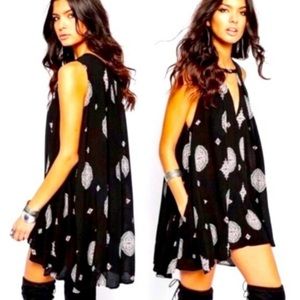 Free people swing dress. Bohemian style. Vneck. Black. Medium